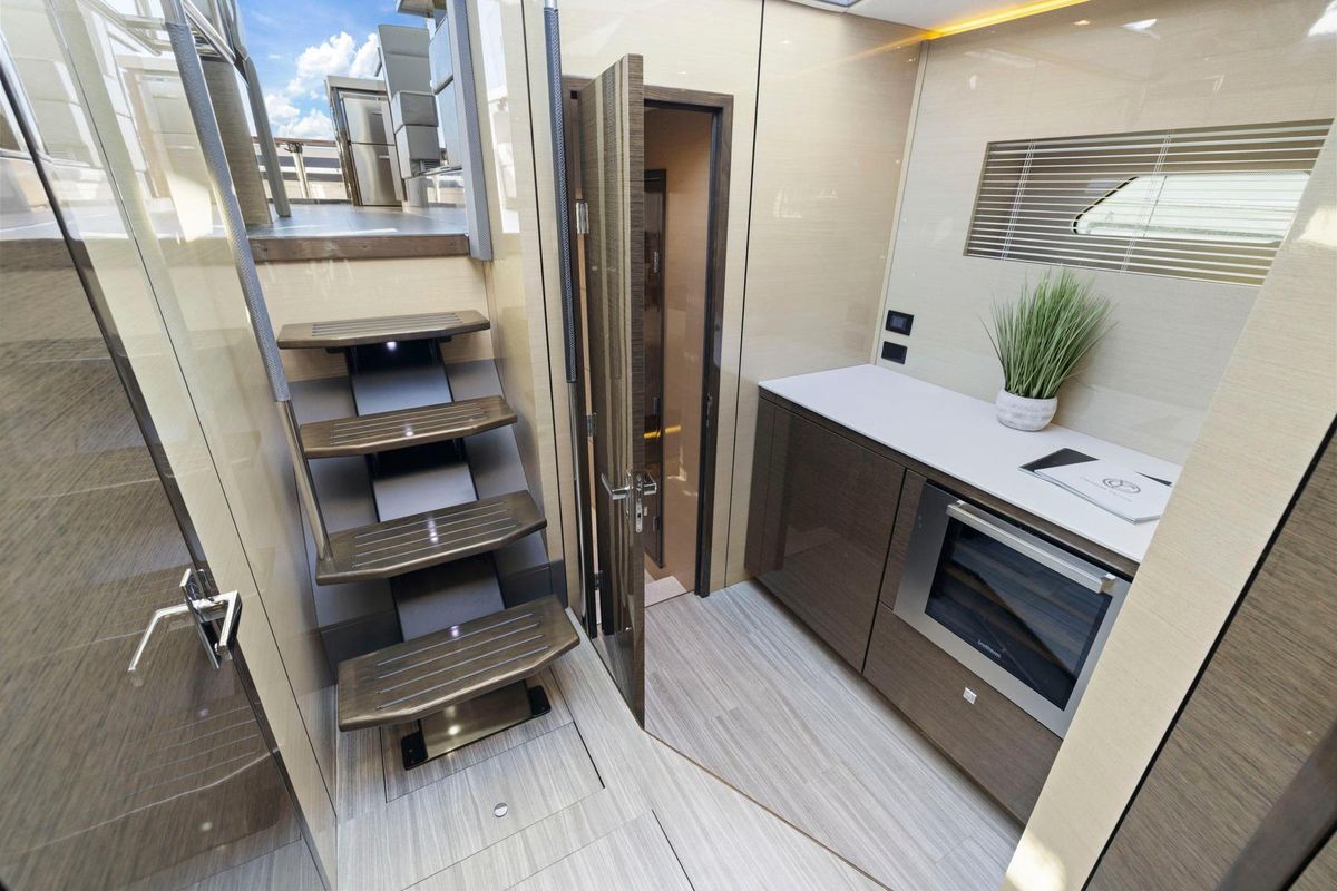 2019 Cruisers Yachts 53 