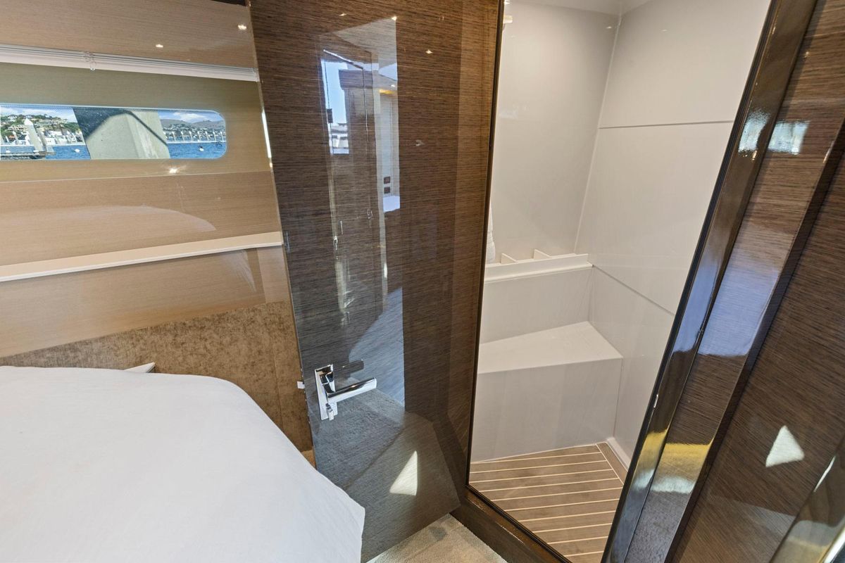 2019 Cruisers Yachts 53 