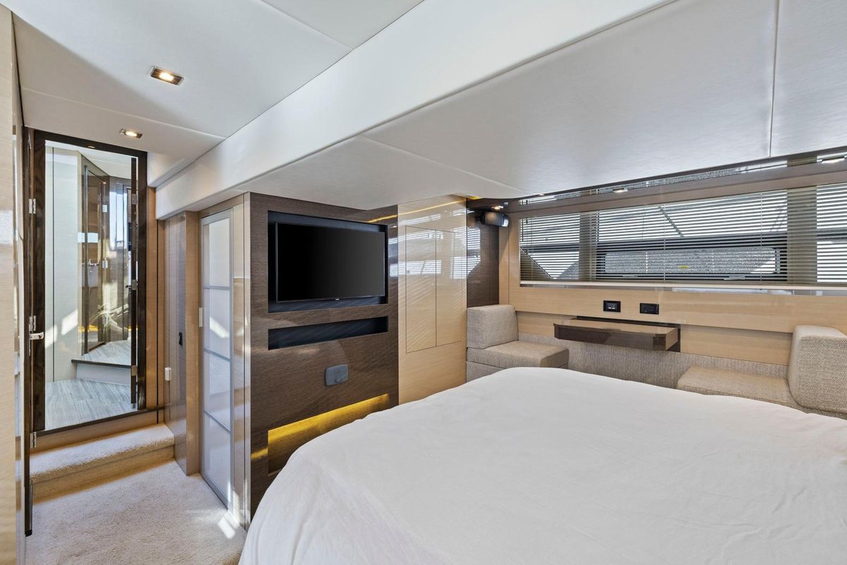 2019 Cruisers Yachts 53 