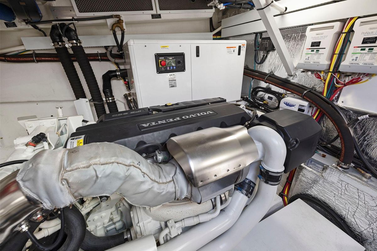 2019 Cruisers Yachts 53 