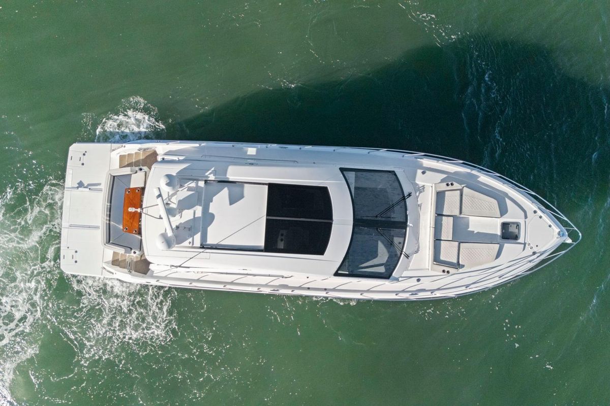 2019 Cruisers Yachts 53 