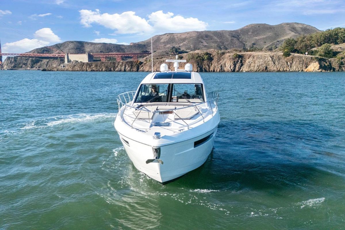 2019 Cruisers Yachts 53 