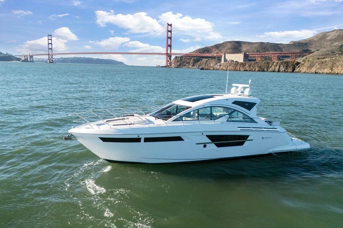 2019 Cruisers Yachts 53 