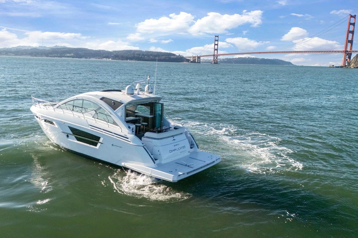 2019 Cruisers Yachts 53 
