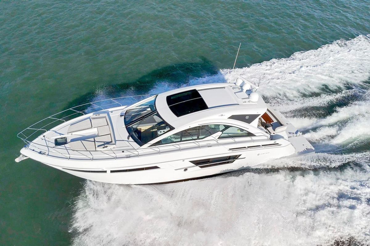 2019 Cruisers Yachts 53 