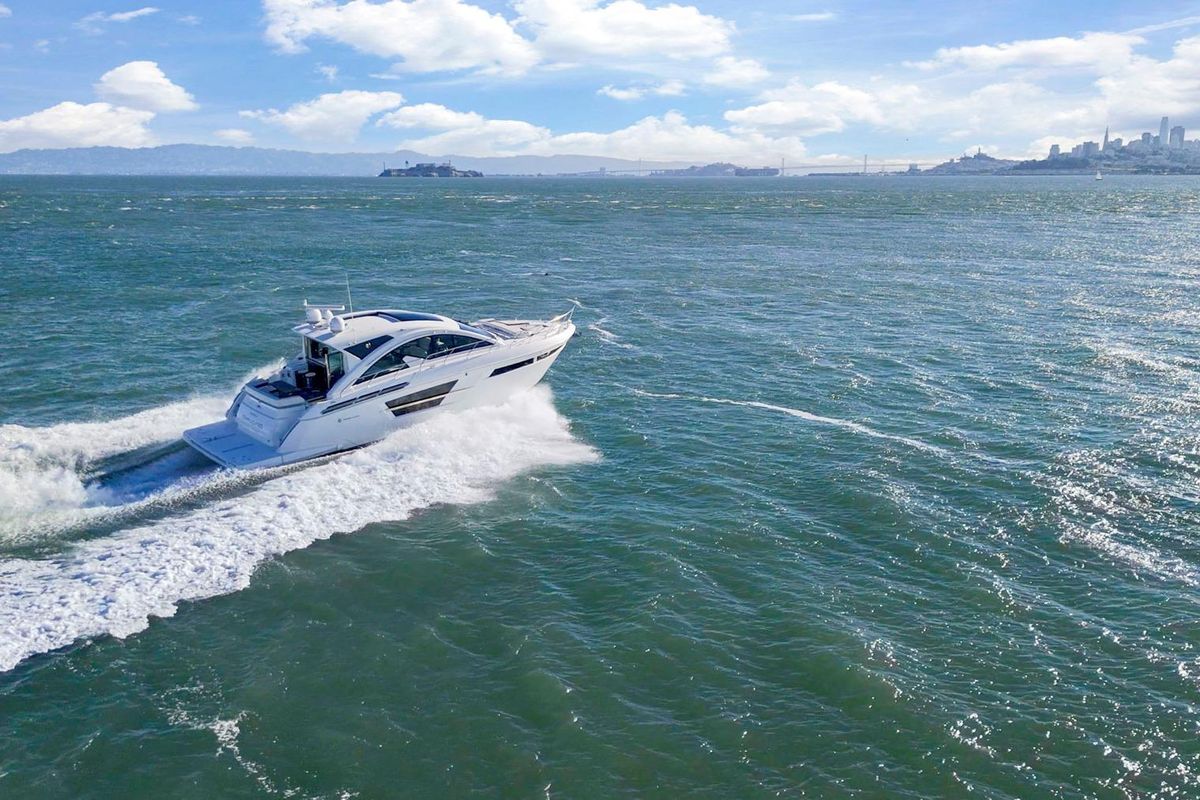 2019 Cruisers Yachts 53 