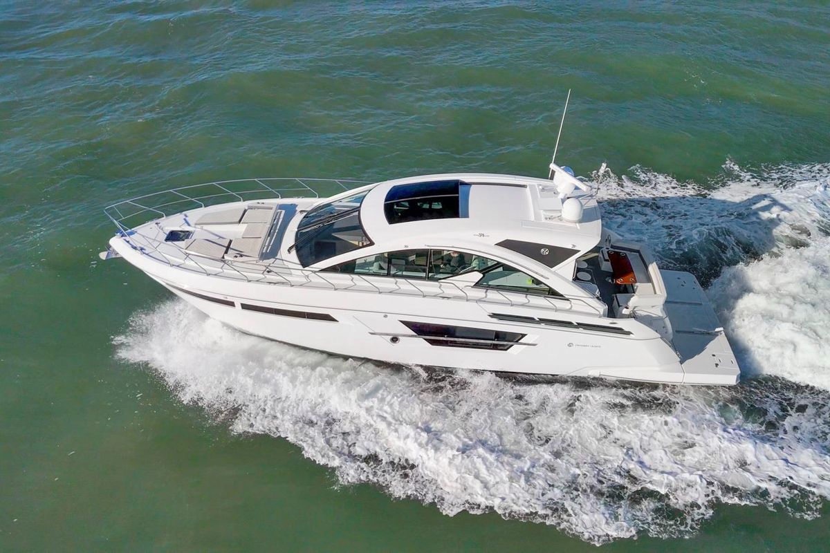 2019 Cruisers Yachts 53 
