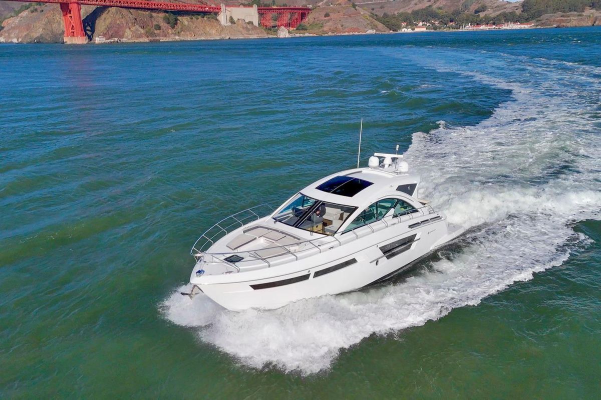 2019 Cruisers Yachts 53 