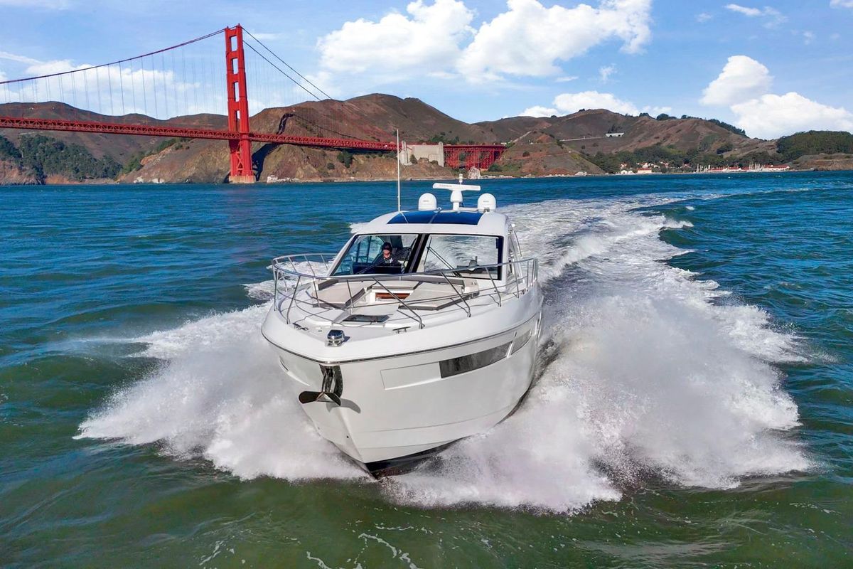 2019 Cruisers Yachts 53 