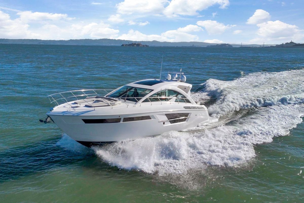 2019 Cruisers Yachts 53 