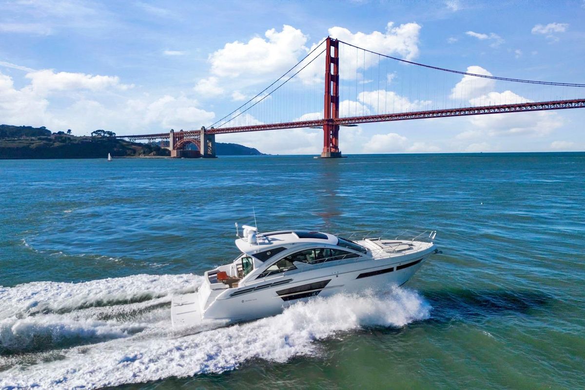 2019 Cruisers Yachts 53 