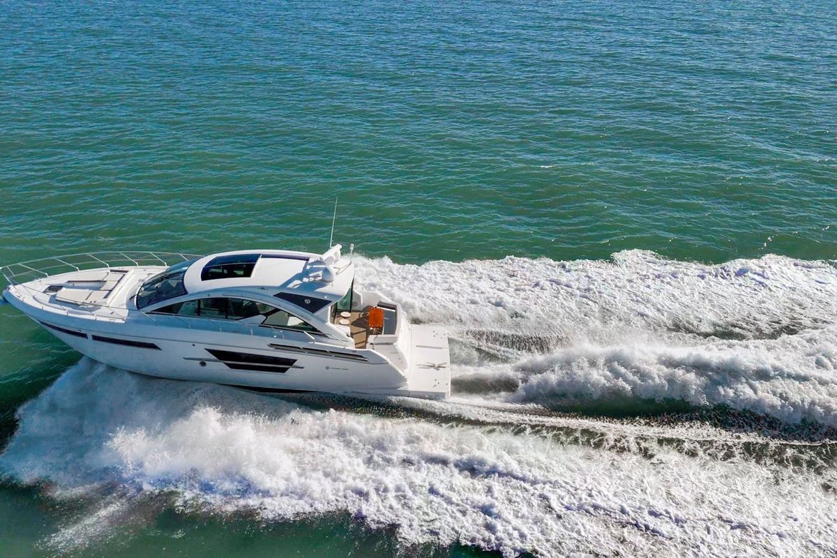 2019 Cruisers Yachts 53 