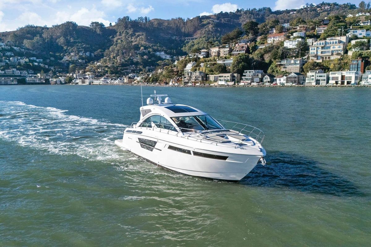 2019 Cruisers Yachts 53 