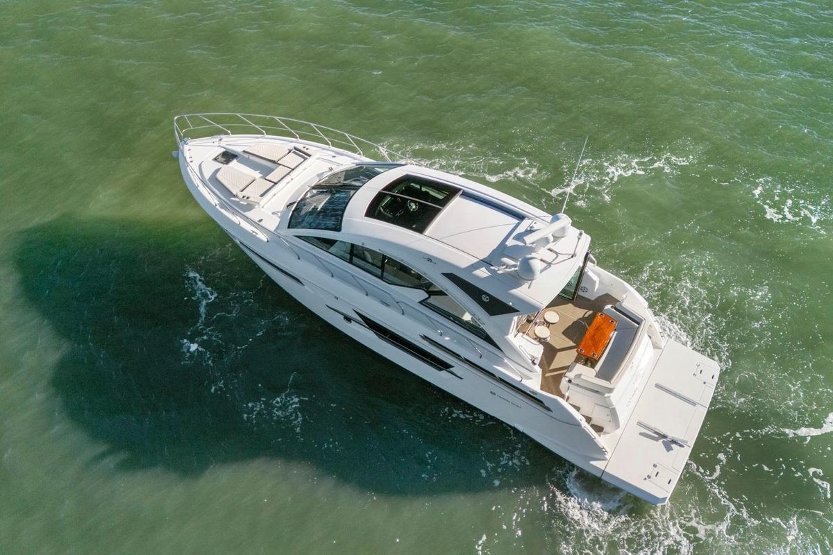 2019 Cruisers Yachts 53 