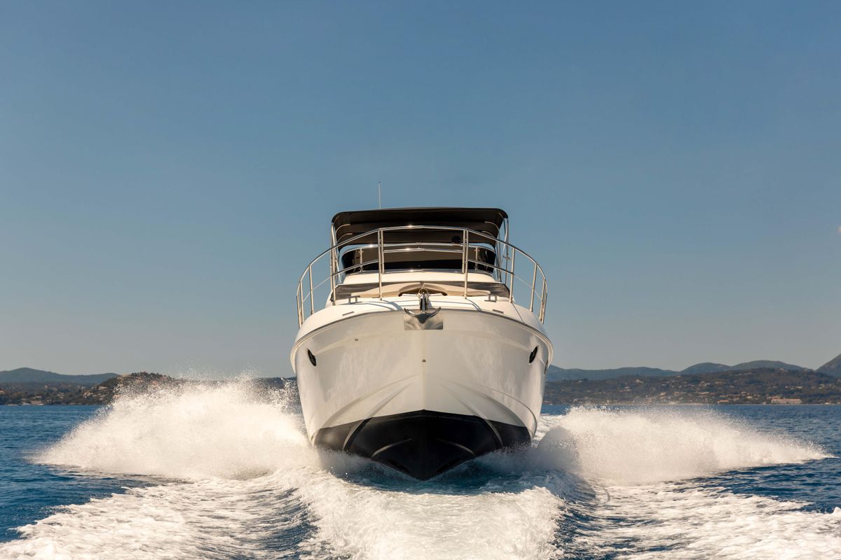 2006 Azimut 42 