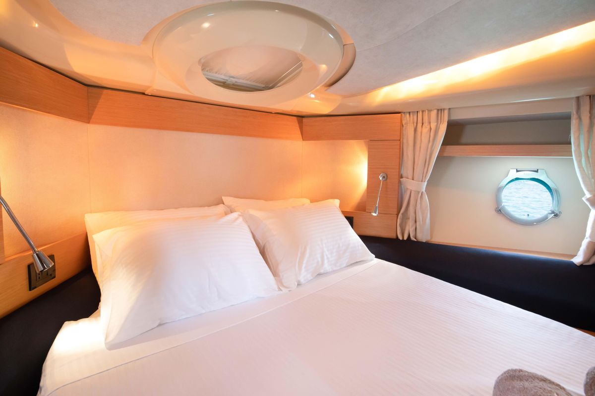 2006 Azimut 42 