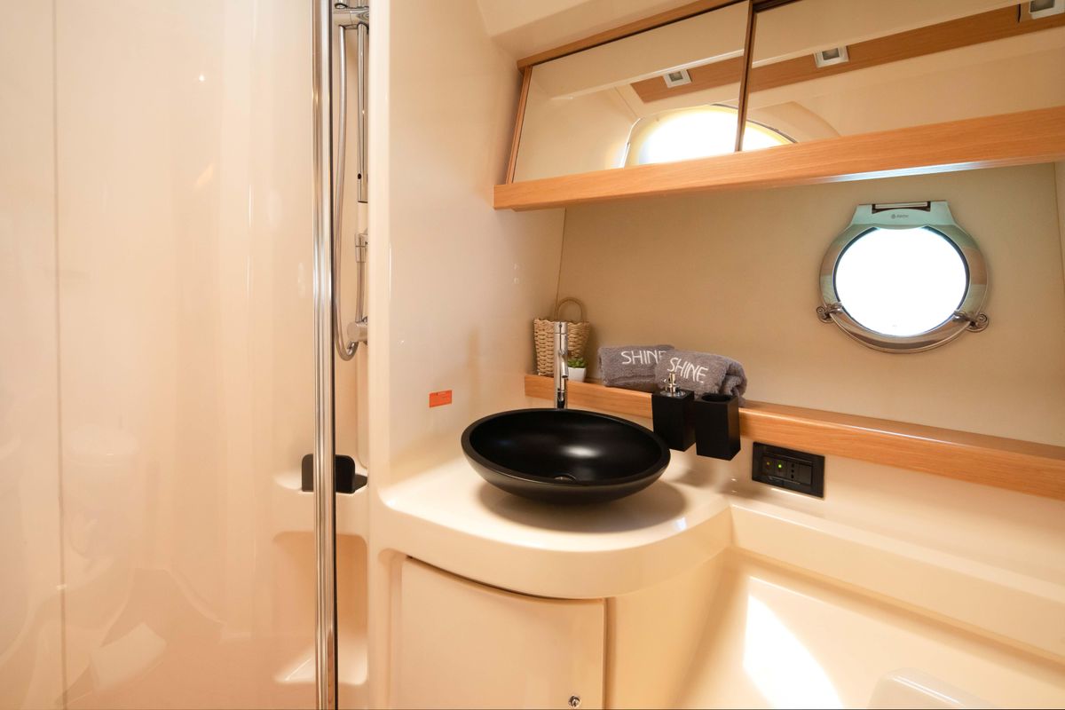 2006 Azimut 42 