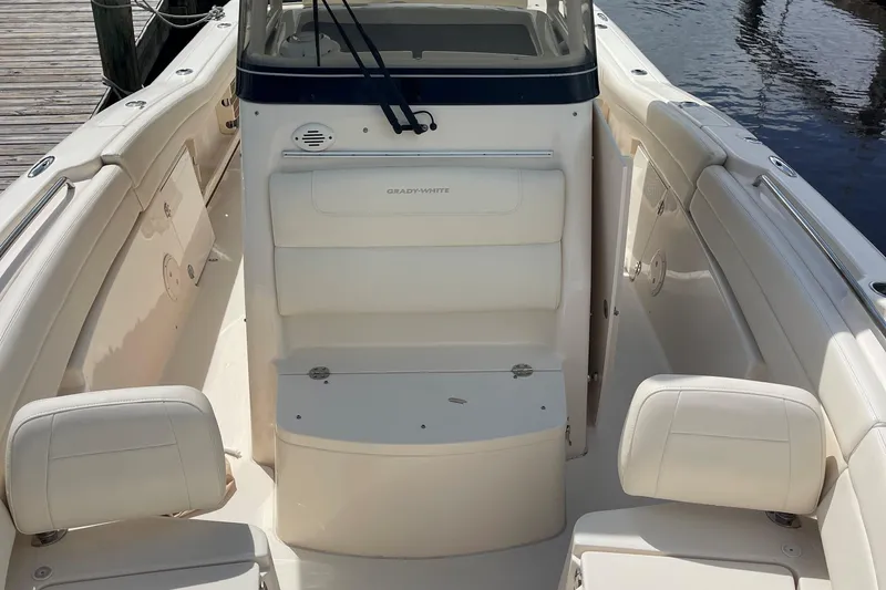  Yacht Photos Pics 2022 Grady-White Canyon 271 boat interior with white seating and console.