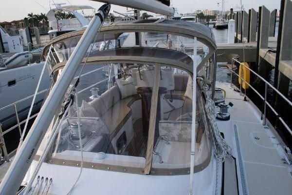 2012 Hylas 46 