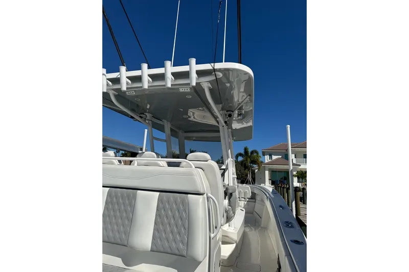 Reel Advice Yacht Photos Pics 2019 Invincible 39 Open Fisherman boat interior with sleek seating and modern design.