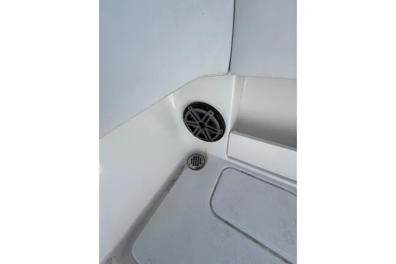 Reel Advice Yacht Photos Pics 2019 Invincible 39 Open Fisherman boat interior with speaker and drain detail.
