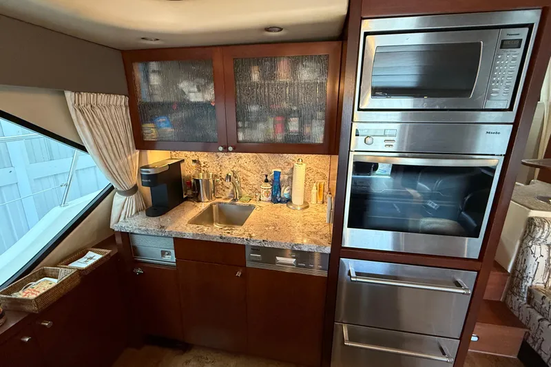  Yacht Photos Pics Luxurious kitchen in 1997 Bayliner 5788 Pilot House Motoryacht with modern appliances.