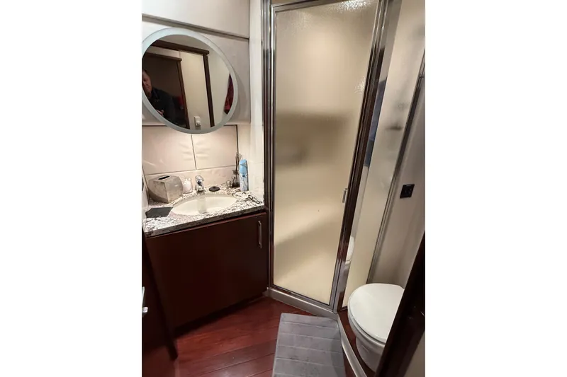  Yacht Photos Pics Bathroom interior of 1997 Bayliner 5788 Pilot House Motoryacht with shower and vanity.