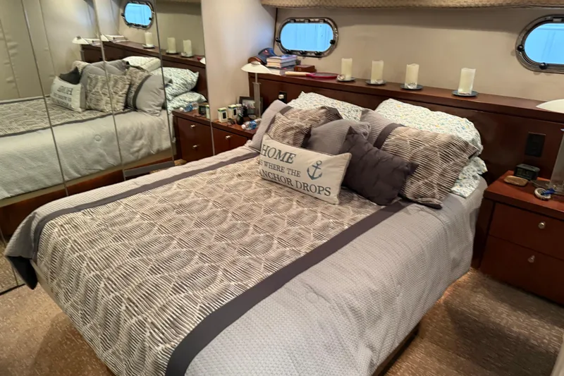  Yacht Photos Pics Cozy bedroom in 1997 Bayliner 5788 Pilot House Motoryacht with nautical decor.