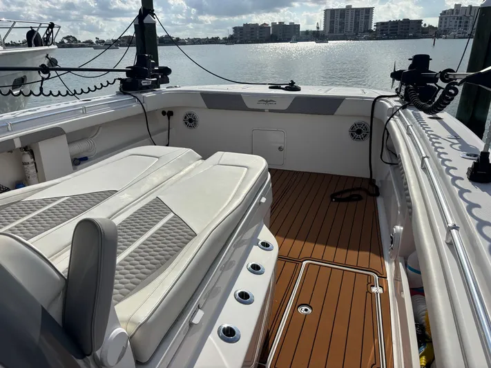  Yacht Photos Pics 2023 INVINCIBLE 46 CAT - Image 16