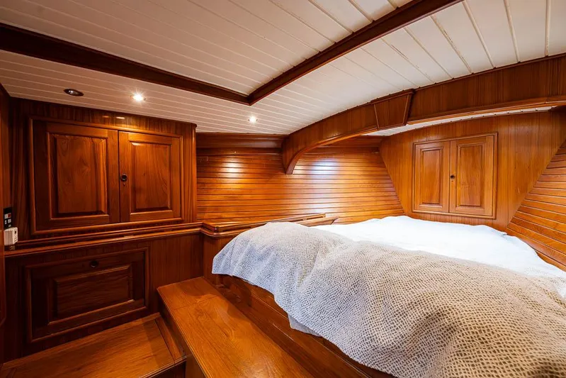 Koh - I - Noor Yacht Photos Pics Luxurious wooden cabin interior of a 1974 C&C 61 yacht with cozy bedding.
