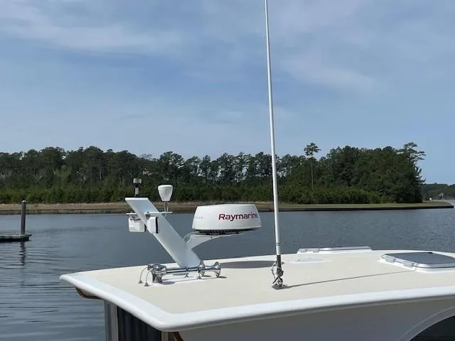  Yacht Photos Pics 2003 Legacy Yachts 34 Sedan on calm water with Raymarine radar.