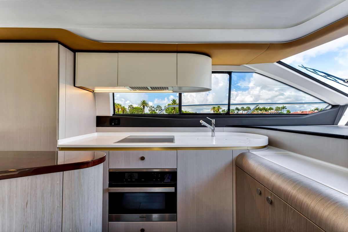 2022 Azimut 60 