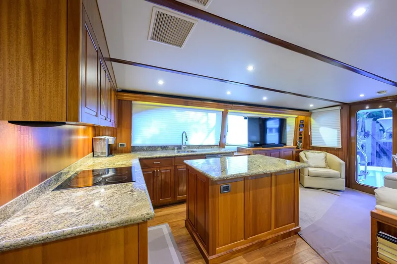 Reelin N Dealin Yacht Photos Pics Hatteras 63 Reelin N Dealin - Interior Galley