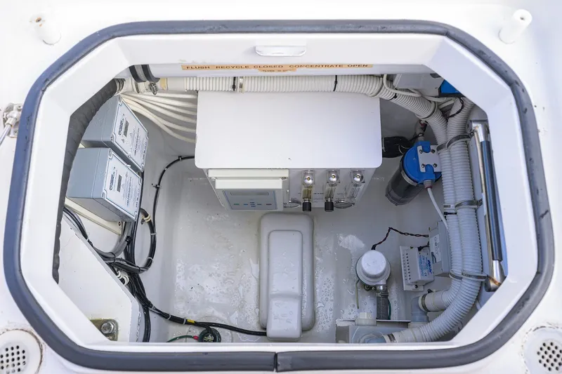 Reelin N Dealin Yacht Photos Pics Hatteras 63 Reelin N Dealin - Exterior Cockpit