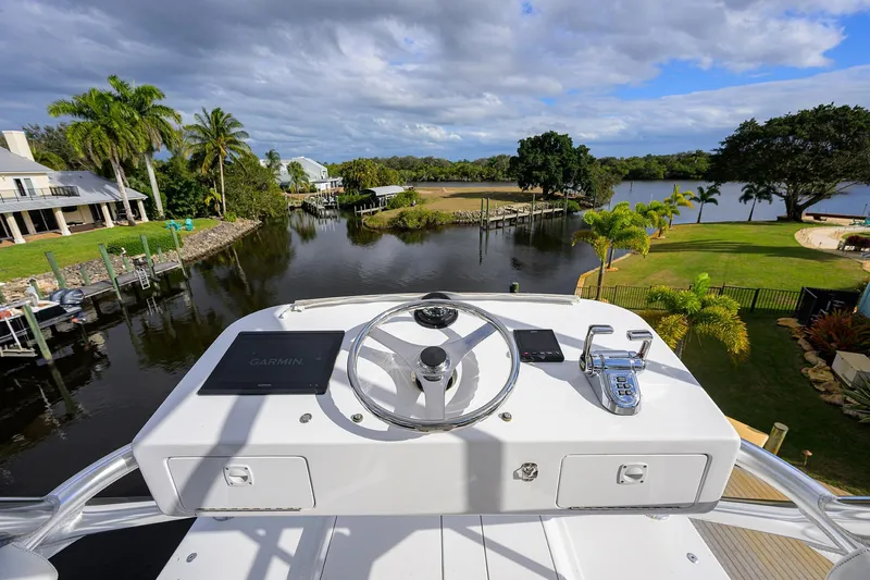 Reelin N Dealin Yacht Photos Pics Hatteras 63 Reelin N Dealin - Exterior Tower