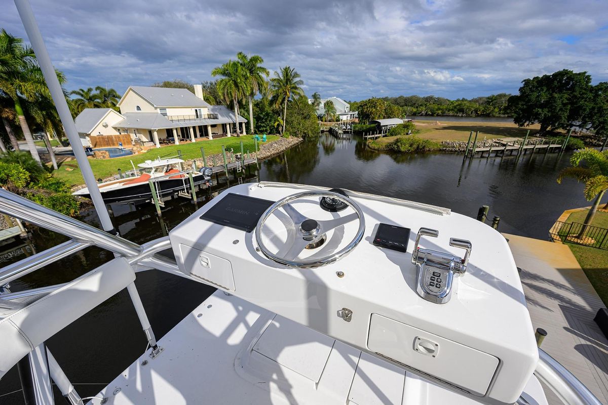 2013 Hatteras 63 
