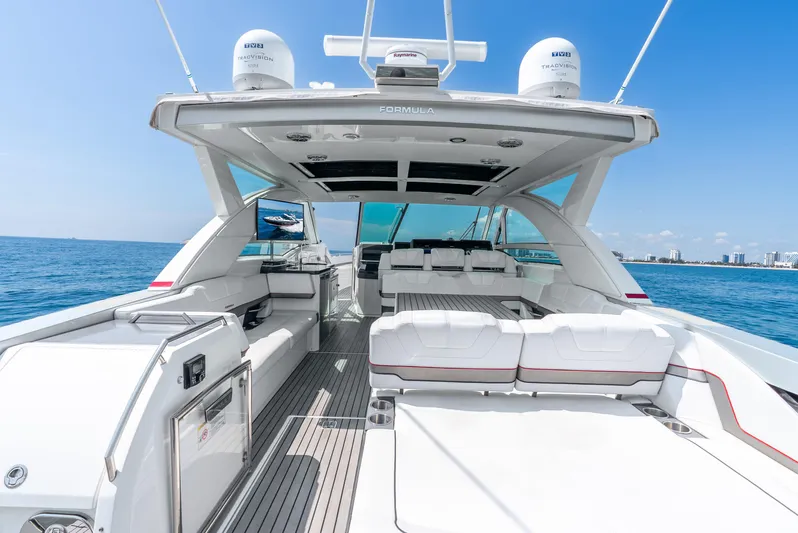  Yacht Photos Pics 2017 Formula 430 All Sport Crossover yacht with spacious deck and luxurious seating on open water.