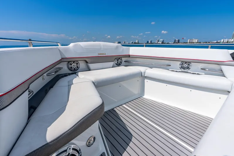  Yacht Photos Pics 2017 Formula 430 All Sport Crossover boat interior with spacious seating and ocean view.