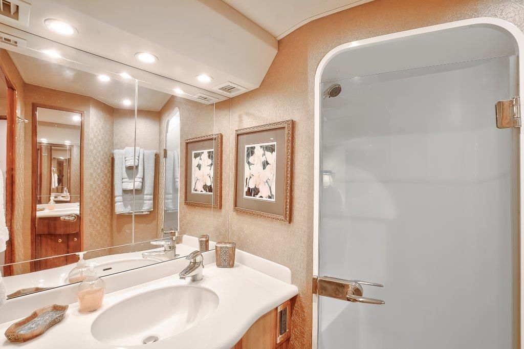 2005 Viking 56 