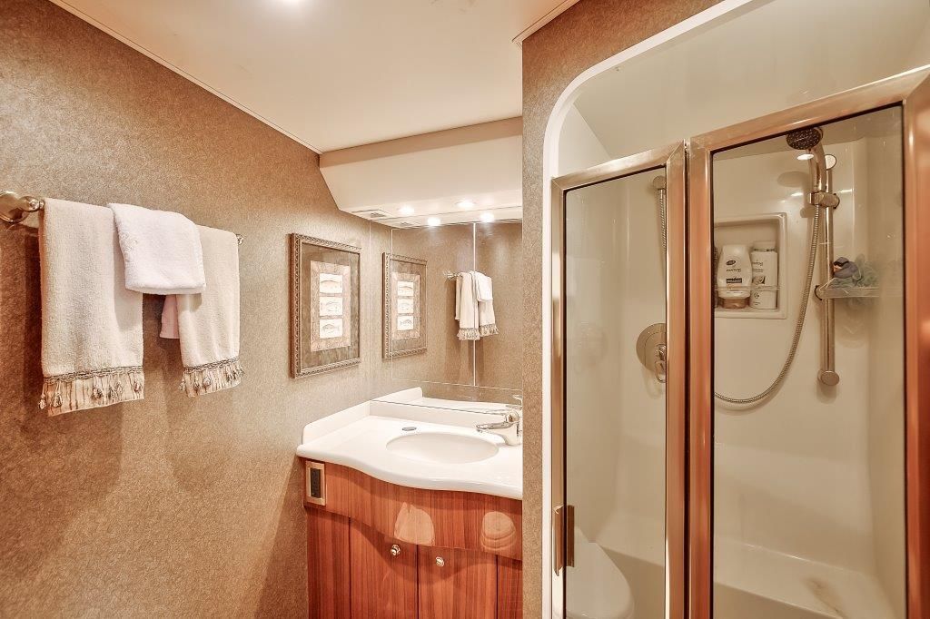 2005 Viking 56 
