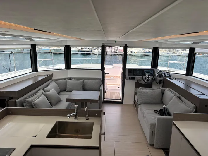 B8094 Yacht Photos Pics 
