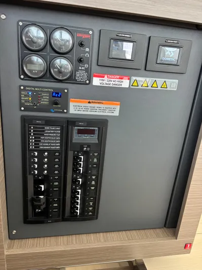 B8094 Yacht Photos Pics 