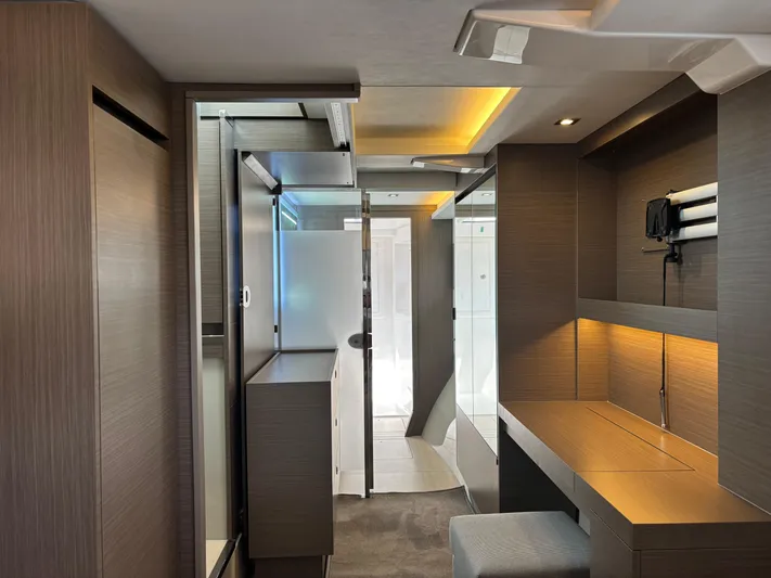 B8094 Yacht Photos Pics 