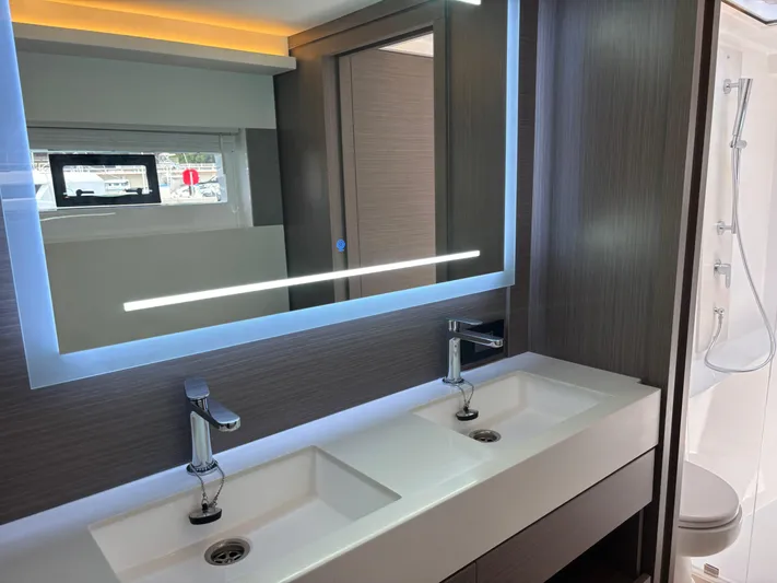 B8094 Yacht Photos Pics 