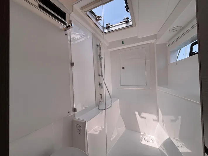 B8094 Yacht Photos Pics 