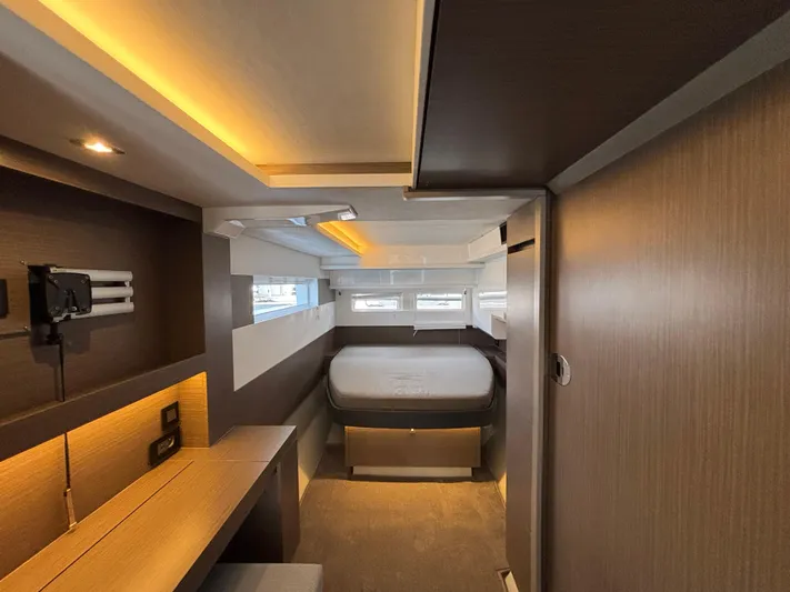 B8094 Yacht Photos Pics 