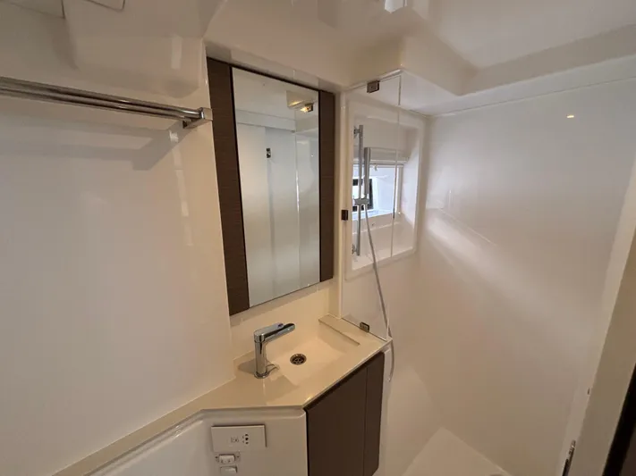 B8094 Yacht Photos Pics 