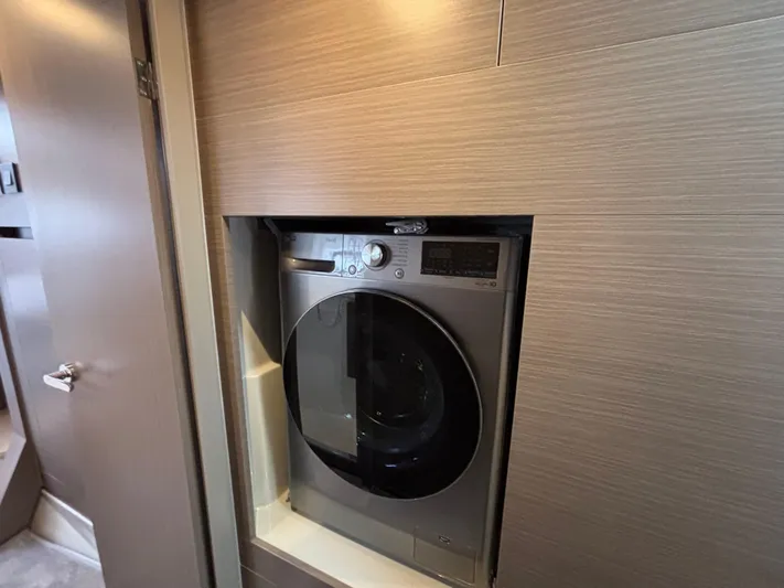 B8094 Yacht Photos Pics 