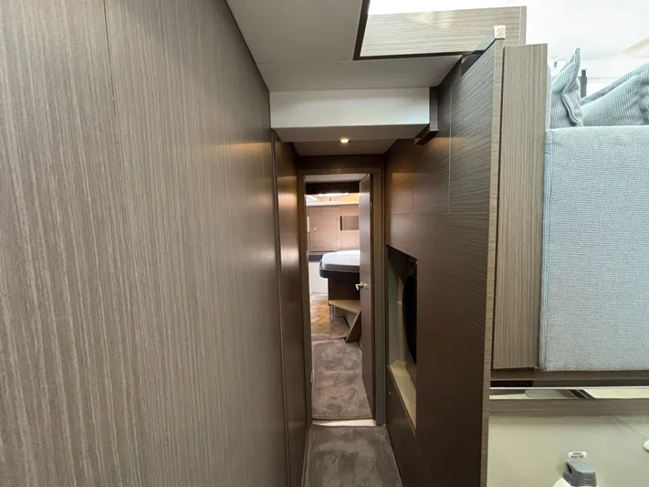 B8094 Yacht Photos Pics 