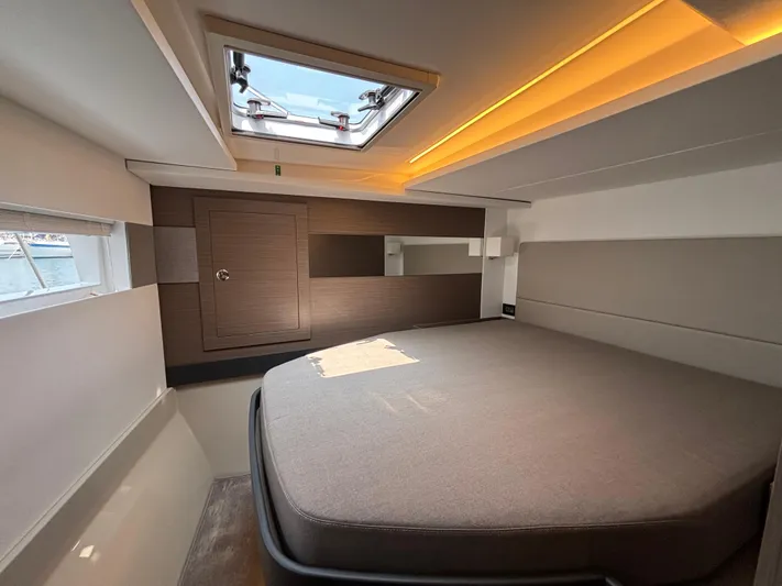 B8094 Yacht Photos Pics 